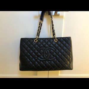 CHANEL CAVIAR XL GRAND SHOPPER W/SILVER & BOX/BAG